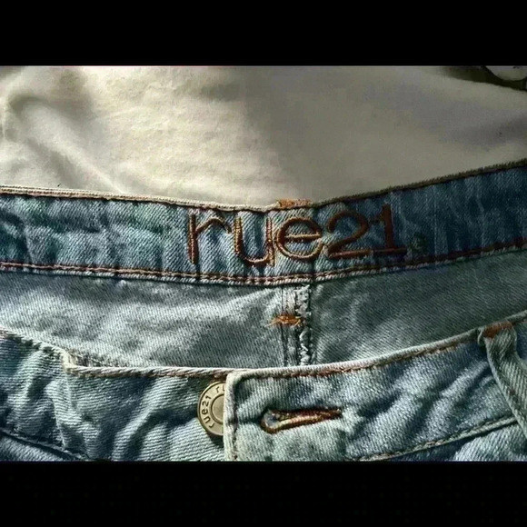 Rue 21 distressed  jeans - Picture 3 of 4